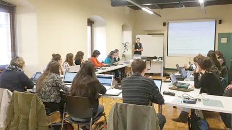 Eibarko Udalak UEUko ikastaroak egin nahi dituzten eibartarrei zuzendutako dirulaguntza deialdia argitaratu du