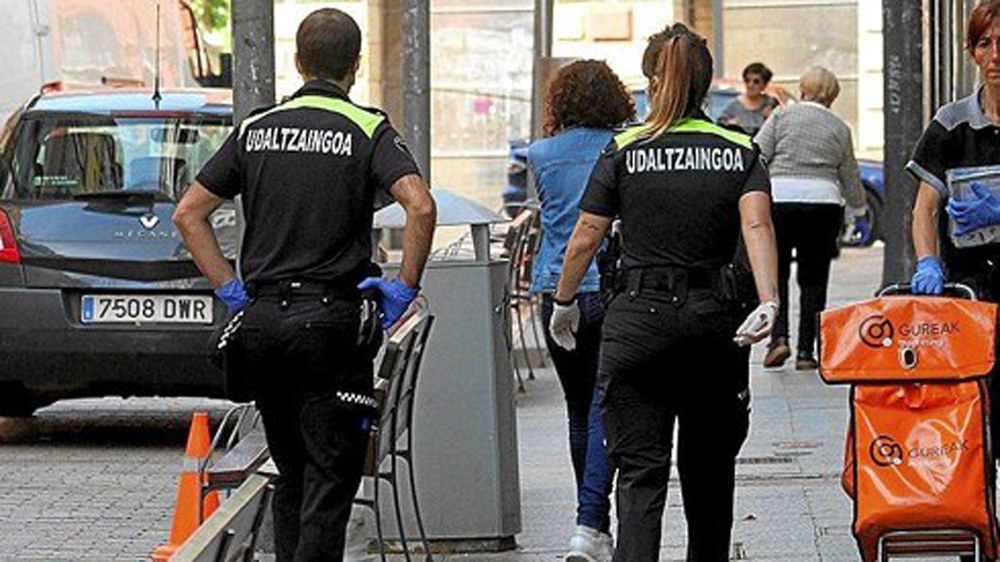 Eibarko udaltzain batek ez du euskaraz jakin beharrik