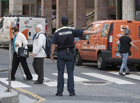 Eibarko udaltzainek armak eraman behar dituztela dio Auzitegi Gorenak