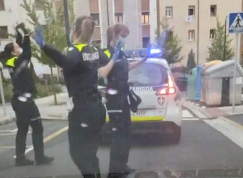 Eibarko Udaltzainen dantzak kritikatu ditu Euskadiko Udaltzaingoen Buruen Elkarteak