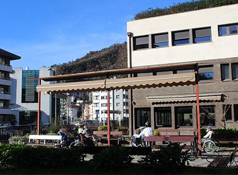 Eibarko zahar-egoitzak hasi dira egoiliar eta langileei txertoak jartzen