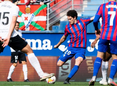 Eibarrek ez ditu hiru puntuak lortu, baina lidergoan jarraitzen du (0-0)