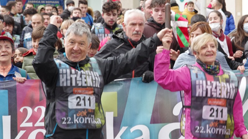 [ARGAZKIAK] Eibarrek jendez gainezka hartu du Korrika gaur goizean