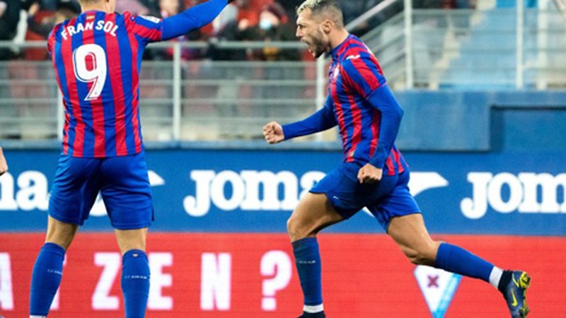 Eibarrek markagailua garaipena eskuratu du Huescaren aurka (2-1)