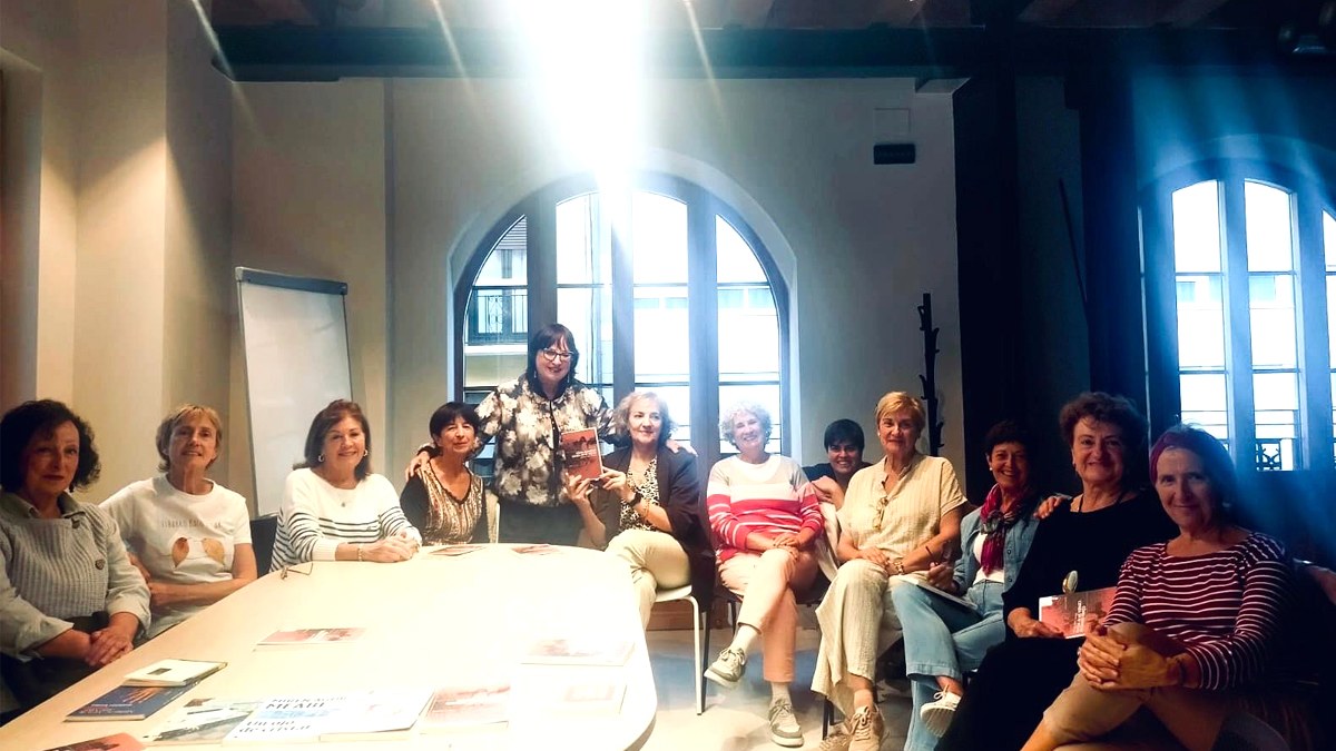 Eibarren egon da Miren Agur Meabe, Pagatxa emakume taldeak gonbidatuta Eibarren egon da Miren Agur Meabe, Pagatxa emakume taldeak gonbidatuta