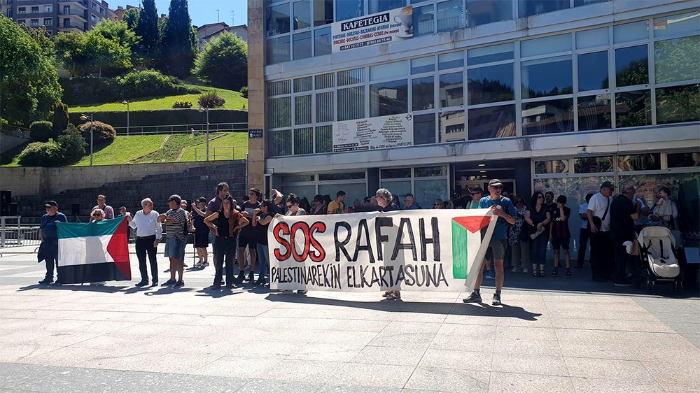 Eibarren ere elkarretaratzea egin zen zapatuan, Palestinako herritarren kontrako sarraskia salatzeko