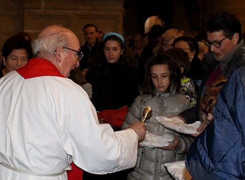 Eibartar askok eutsi zioten San Blas opilak bedeinkatzera eramateko ohiturari