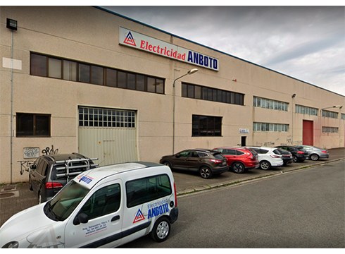 Eibartar bat hil da Abadiñoko enpresa batean gertatutako lan-istripuan