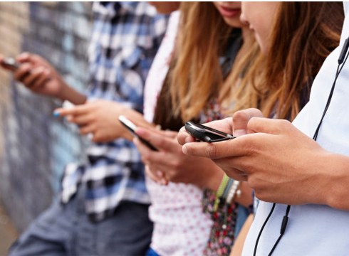 Eibartar gurasoei zuzendutako ikastaroa UEUn: "Adingabeak eta Internet: arriskuak eta nortasun digitala"