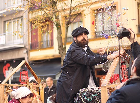 Eibartar mordoak lagundu zion Olentzerori Urkizutik Untzagara bitartean egin zuen kantu-kalejiran