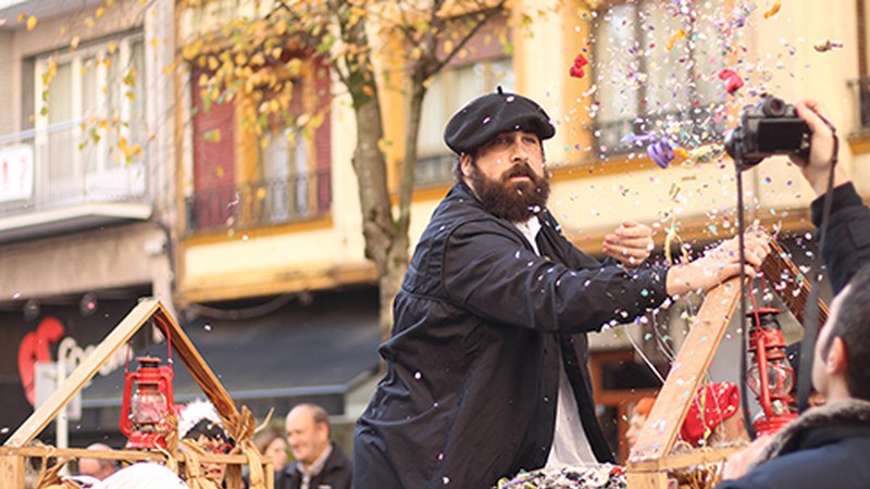 Eibartar mordoak lagundu zion Olentzerori Urkizutik Untzagara bitartean egin zuen kantu-kalejiran