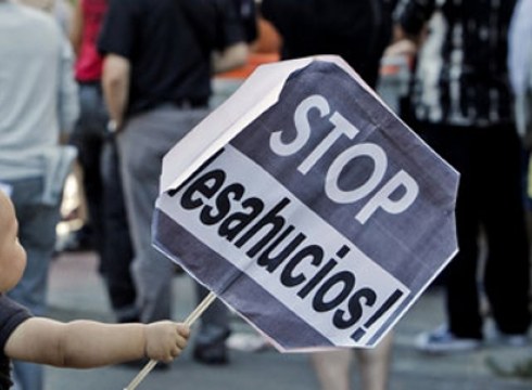 Eibartarra hil da Barakaldon bere etxea kendu behar ziotenean