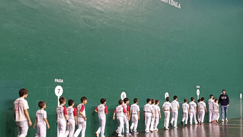 Eibartarrak Astelena frontoiak bihar hartuko duen Udaberri Torneoko finalean