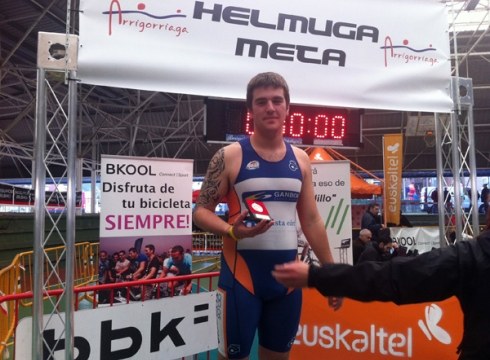 Eibartarrak bikain Arrigorriagako Triatloi Indoor-ean