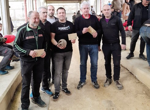 Eibartarrak gorenean Gipuzkoako hiru-txirlo txapelketako sailkapenean