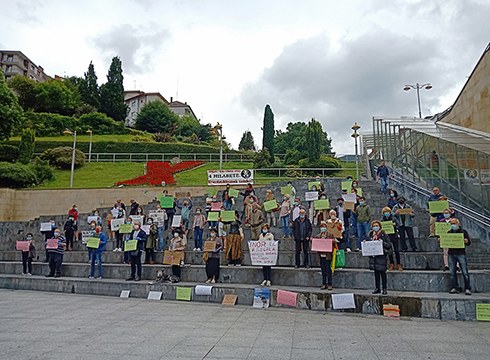 Eibartarrek ere bat egin zuten Hamaika Gara erreferendumaren aldeko mugimenduaren deiarekin