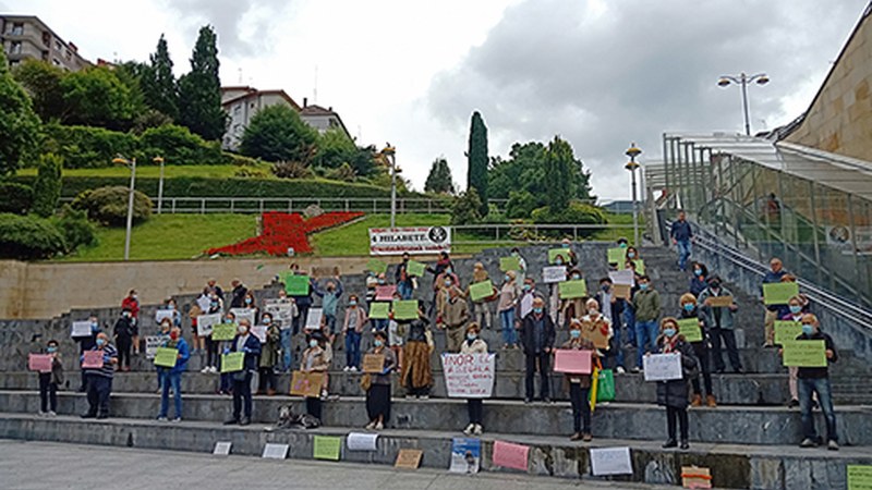 Eibartarrek ere bat egin zuten Hamaika Gara erreferendumaren aldeko mugimenduaren deiarekin
