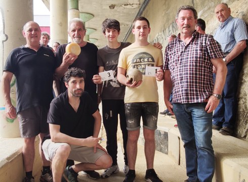 Eibartarrek lidergoari eusten diote Gipuzkoako hiru-txirlo txapelketan