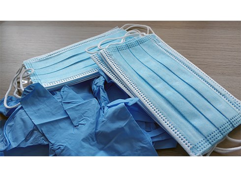 Eibartarrek osasun- eta higiene-material ugari eskaini dute San Andres egoitzarako eta Udal zerbitzuetarako