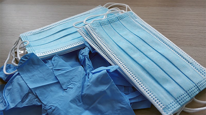 Eibartarrek osasun- eta higiene-material ugari eskaini dute San Andres egoitzarako eta Udal zerbitzuetarako