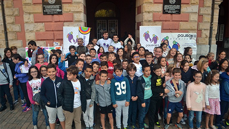 Eibartik igaro da Pausoka elkartearen aldeko itzulia