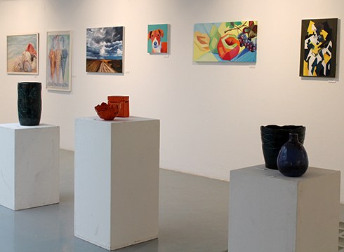 Ekainaren 18ra arte egongo da ikusgai Dibujo eta Zeramika udal eskoletako ikasleen erakusketa