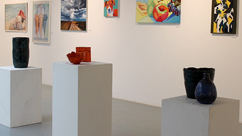 Ekainaren 18ra arte egongo da ikusgai Dibujo eta Zeramika udal eskoletako ikasleen erakusketa