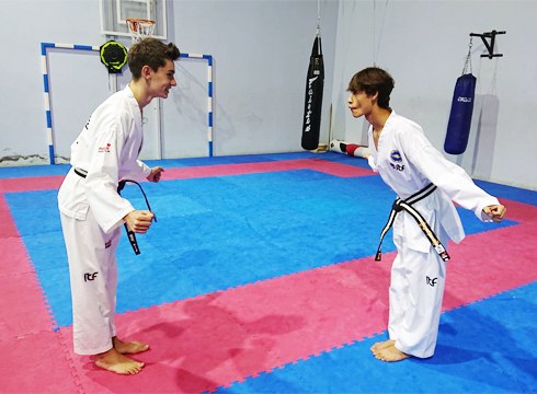 Ekaitz Telleriak eta Ganix Guenagak taekwondoko gerriko beltza eskuratu dute