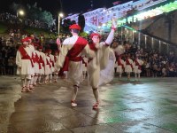 Ekaitzaren ondoren, Kezka Dantza Taldeak soka-dantza egin zuen Sanjuanetako omenduekin