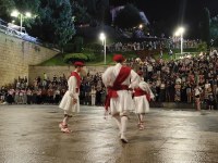 Ekaitzaren ondoren, Kezka Dantza Taldeak soka-dantza egin zuen Sanjuanetako omenduekin