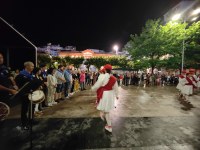 Ekaitzaren ondoren, Kezka Dantza Taldeak soka-dantza egin zuen Sanjuanetako omenduekin