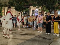 Ekaitzaren ondoren, Kezka Dantza Taldeak soka-dantza egin zuen Sanjuanetako omenduekin