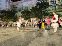 Ekaitzaren ondoren, Kezka Dantza Taldeak soka-dantza egin zuen Sanjuanetako omenduekin