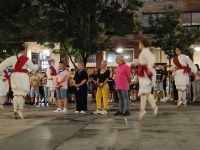 Ekaitzaren ondoren, Kezka Dantza Taldeak soka-dantza egin zuen Sanjuanetako omenduekin