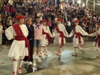 Ekaitzaren ondoren, Kezka Dantza Taldeak soka-dantza egin zuen Sanjuanetako omenduekin