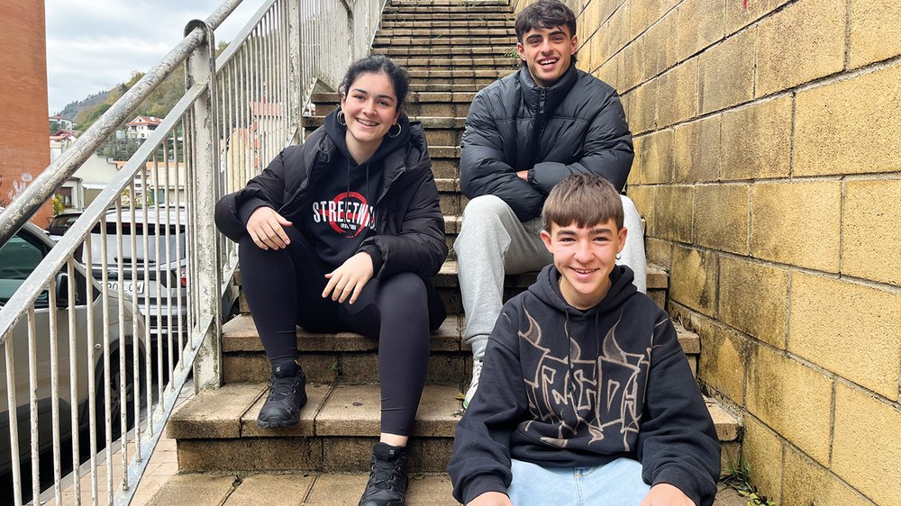 Ekhi, Nerea eta Manex: “Hezkuntza sistema propio eta eraginkorra behar da euskarak etorkizuna izan dezan”