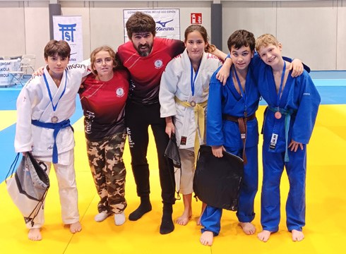 Ekipazio berria estreinatu zuten Kalamua judo taldekoek Urnietako Gabonetako Txapelketan