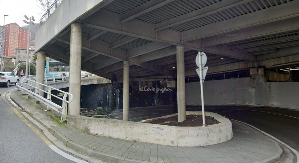 El Corte Ingleseko aparkalekua zabalik egongo da domekan