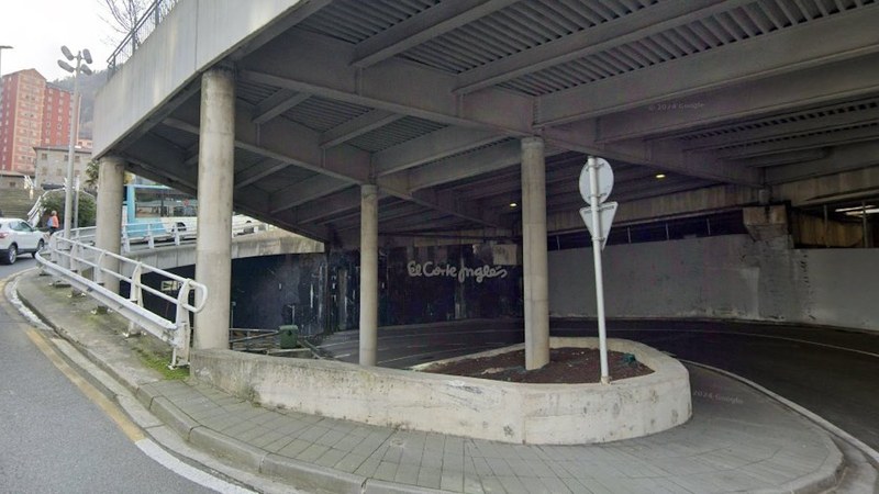 El Corte Ingleseko aparkalekua zabalik egongo da domekan