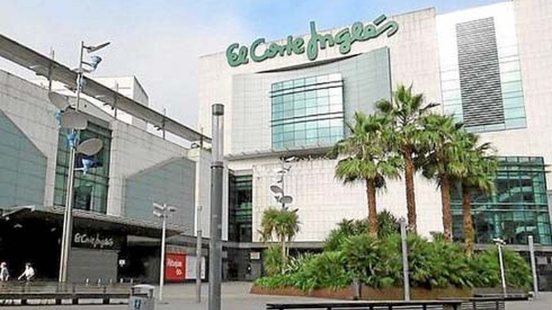 El Corte Ingleseko parkingean aparkatzeko ordutegia luzatuko da datozen bi asteburuetan