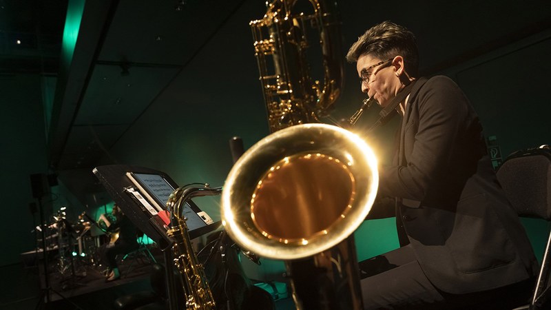 Elektronika eta saxofoi doinuak uztartuko dituzte Portalean