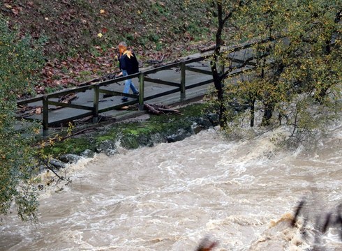 Elgoibarrera doan bidegorria itxi dute ibaiak gainezka egin ondoren