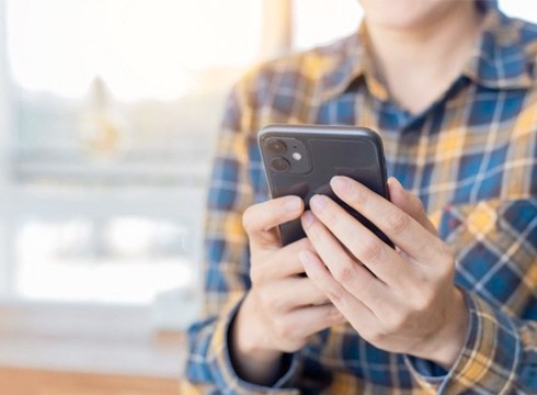 Elia itzultzaile automatikoa Telegramen integratu du Elhuyarrek