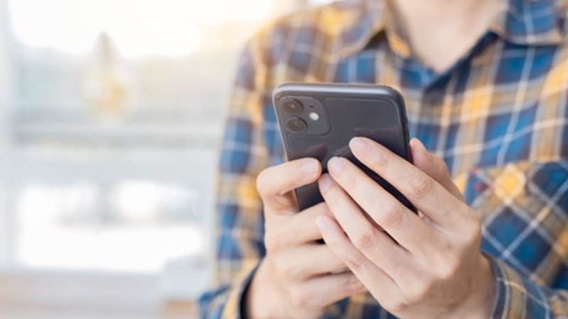 Elia itzultzaile automatikoa Telegramen integratu du Elhuyarrek