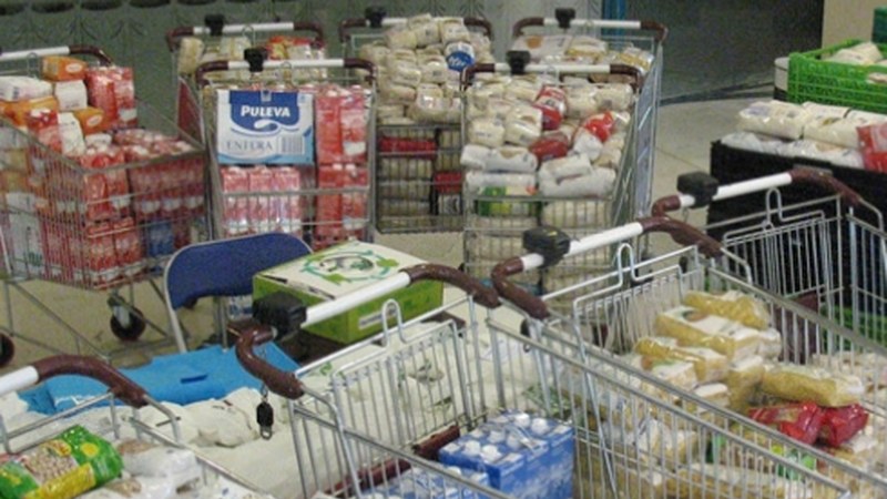 Elikagaiak eta jostailuak batzeko kanpaina