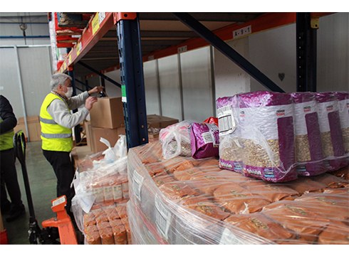 Elikagaien Bankuak 400 eibartar ingururi laguntza eskaintzen die hilero ()