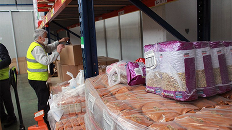 Elikagaien Bankuak 400 eibartar ingururi laguntza eskaintzen die hilero ()