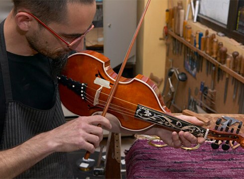 [ELKARRIZKETA] Ander Arroitajauregi, luthierra