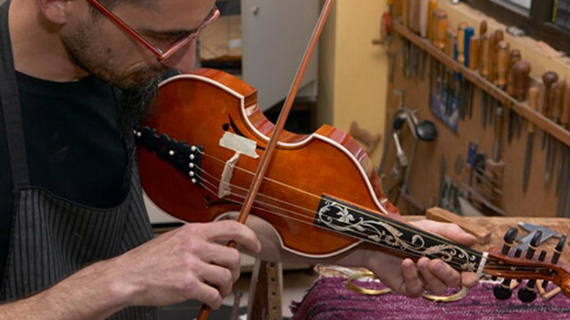 [ELKARRIZKETA] Ander Arroitajauregi, luthierra
