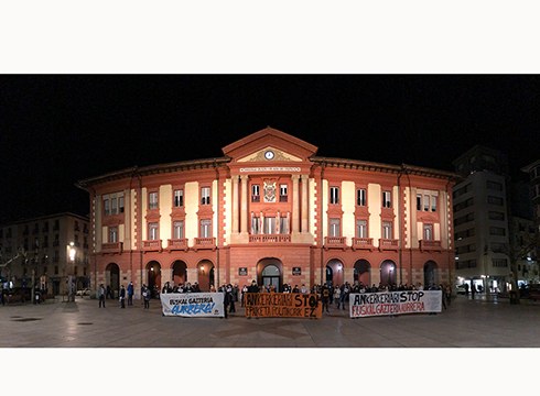 Elkartasun ekitaldia egin zen atzo Untzagan, ELEAK-Librek deituta